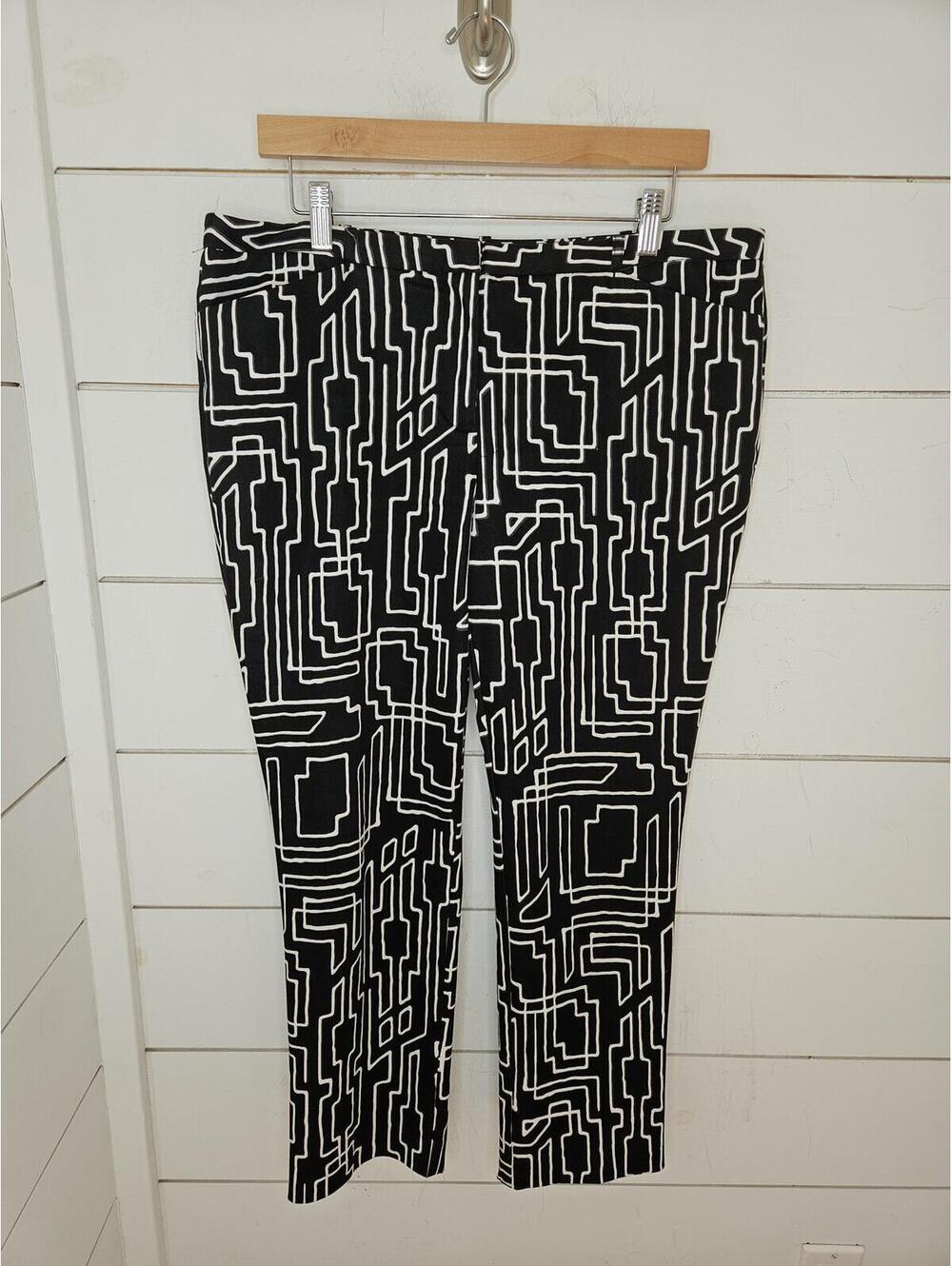 Worthington size 12 black with white geometric designs cropped pants
